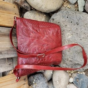 Leaders in Leather crossbody bag